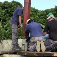Coupure d’eau jusqu’à mardi à Sainte-Anne : la pompe du forage Chemin Sévère en panne. Citernes déployées et distribution de bouteilles en cours.