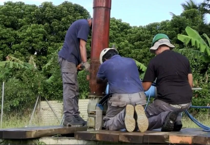 Coupure d’eau jusqu’à mardi à Sainte-Anne : la pompe du forage Chemin Sévère en panne. Citernes déployées et distribution de bouteilles en cours. Coupure d’eau jusqu’à mardi à Sainte-Anne : la pompe du forage Chemin Sévère en panne. Citernes déployées et distribution de bouteilles en cours.