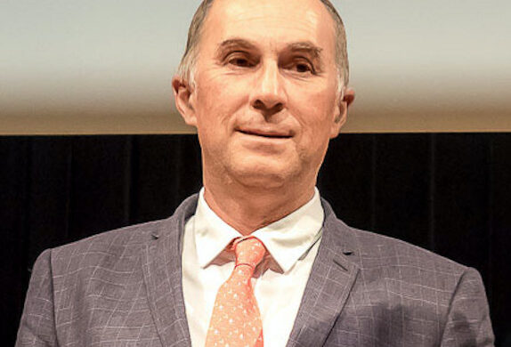 « Nous perdons un bâtisseur » : Hommage de la CIREST après le décès de Daniel Moreau, président de Royal Bourbon Industries « Nous perdons un bâtisseur » : Hommage de la CIREST après le décès de Daniel Moreau, président de Royal Bourbon Industries