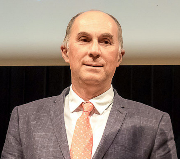 « Nous perdons un bâtisseur » : Hommage de la CIREST après le décès de Daniel Moreau, président de Royal Bourbon Industries « Nous perdons un bâtisseur » : Hommage de la CIREST après le décès de Daniel Moreau, président de Royal Bourbon Industries