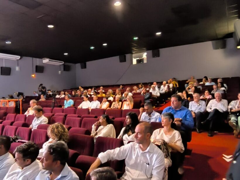 La CIREST présente à l’hommage rendu à Daniel Moreau au cinéma Crystal de Saint-Benoît La CIREST présente à l’hommage rendu à Daniel Moreau au cinéma Crystal de Saint-Benoît