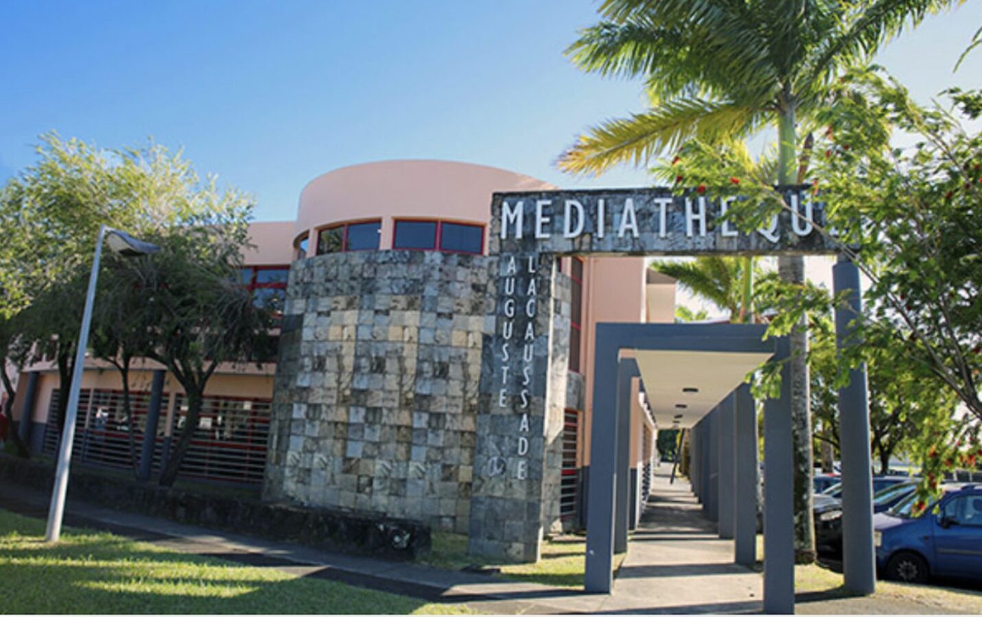 Médiathèque Auguste Lacaussade (Centre-ville)