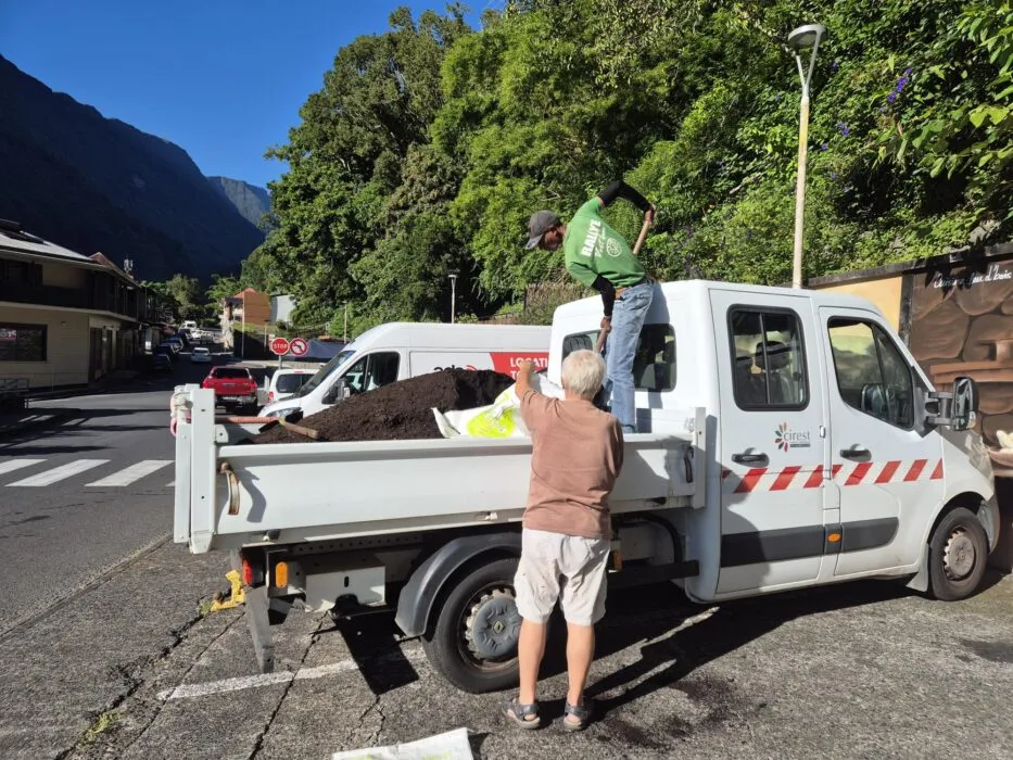 Salazie : une opération environnement 5R au cœur du village Salazie : une opération environnement 5R au cœur du village